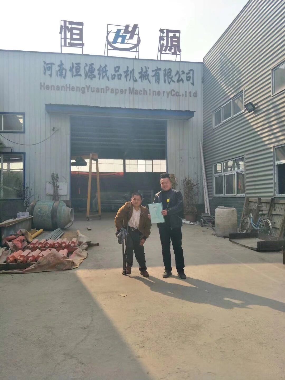 江西吉安郭先生來廠考察 成功訂購1880型號全自動復(fù)卷機(jī)一套