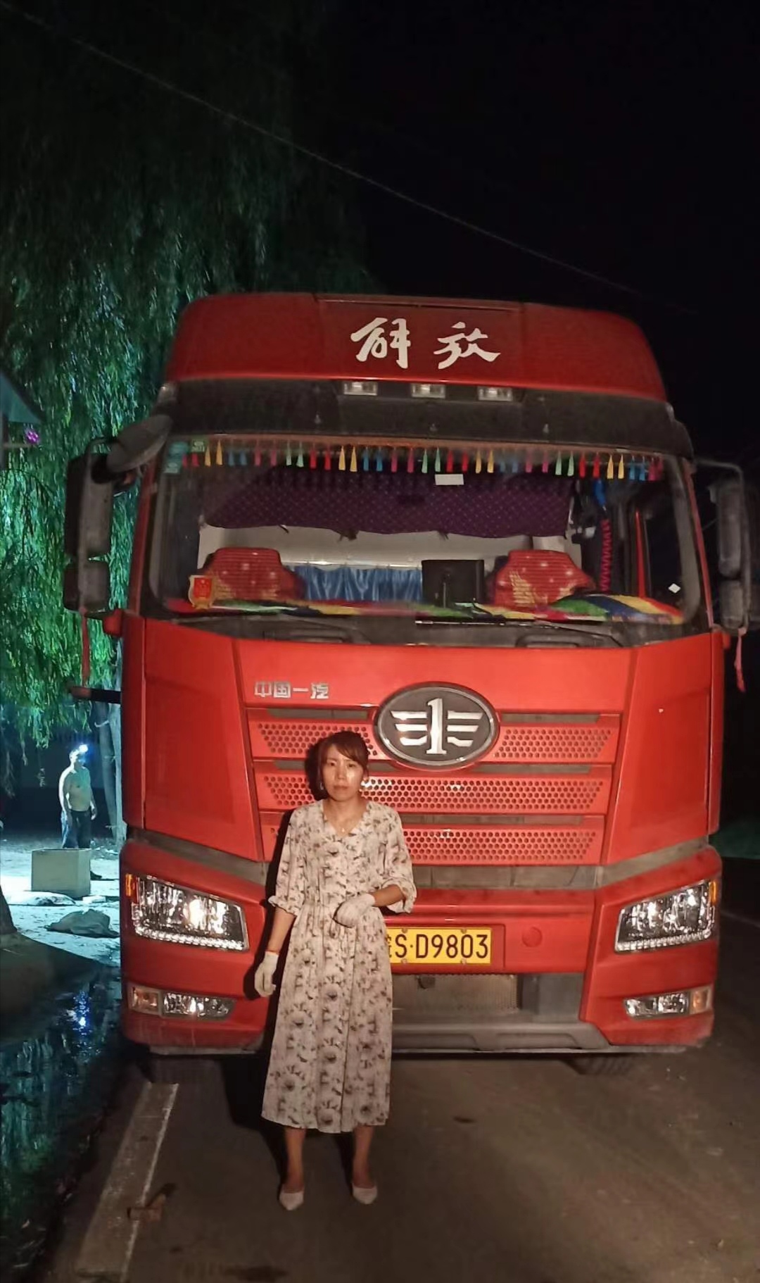，有自動拔管自動落管功能，可定制左右側推功能，配有三片打孔刀，打孔刀是防傷紙刀組，